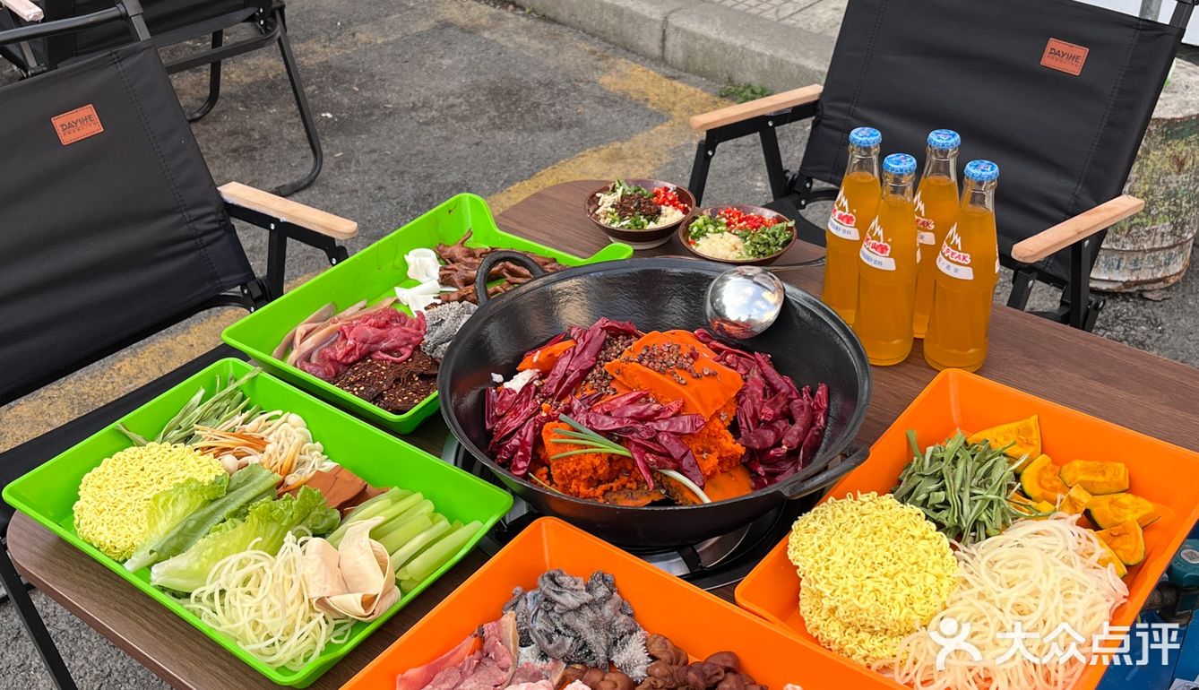 不愧是贵阳！路边火锅店，太chill了，好便