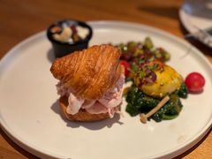 鲜虾班尼迪蛋可颂黑松-翠贝卡&Mama Kelly Brunch Coffee(河西店)