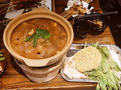 砂锅炖牛腩-杨老头鲜货烧烤(太古里店)