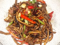 -川流不息·地道川菜·小龙虾(松东路店)