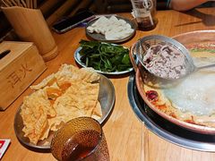 -洱火云南酸菜牛肉火锅(石景山当代商城店)