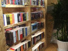 -新华里咖啡书吧(新华书店小寨店)