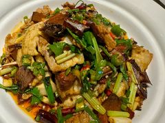 牛肝菌炒猪肉-云尊府云南菜·蒸汽石锅鱼(学清路店)