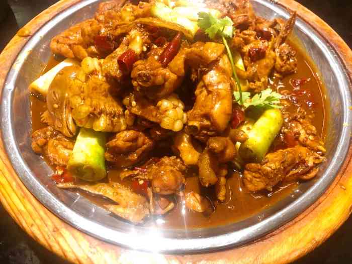 喔喔叫焖炒鸡(人和路店)-"服务自助,饭也是夹生的,鸡肉端上桌发现鸡.