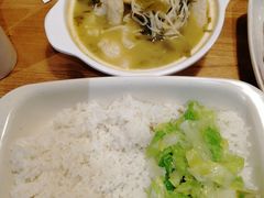 老坛酸菜鱼饭-南城香·饭香串香馄饨香(赵公口店)
