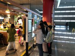 等位区-麦当劳(郑州东高铁站店)