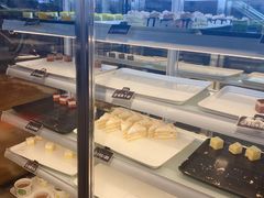 面包甜点陈列柜-汉金城海鲜烤肉自助百汇(威海威高广场店)