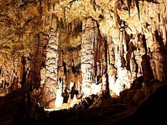 -波斯托伊纳溶洞