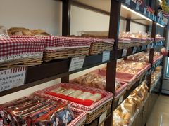 -红宝石·鲜奶小方·海派西点房(丰庄店)