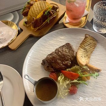 放假和妹妹来打卡微醺餐吧、元旦休假宅女“被迫”