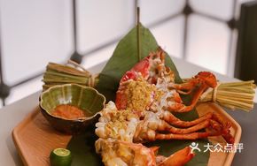 Lobster with Shrimp Roe and Egg Yolk Stew