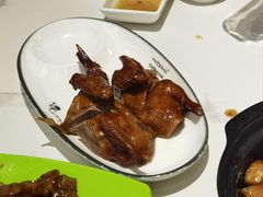 玻璃脆皮乳鸽-兴粤匯香港茶餐厅(宝山日月光店)
