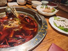 -城墙拐拐火锅(三峡广场黑金冠店)