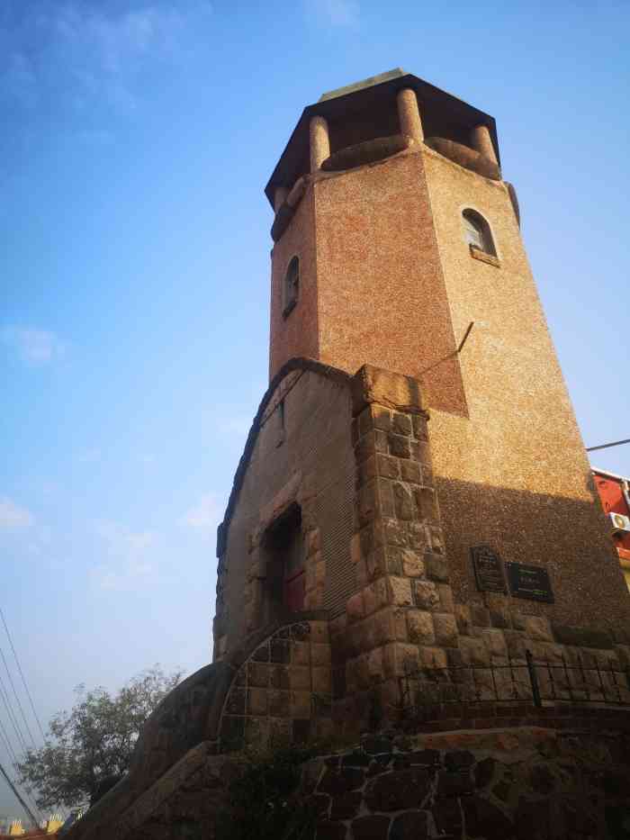 望火楼旧址-"顺路看到的望火楼.周围已经被居民楼包围,.