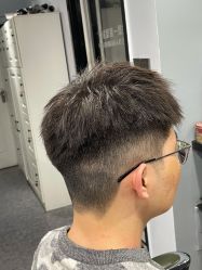 -15C7 男士理发馆 烫染专业店