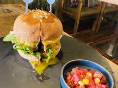 经典芝士汉堡-HIGH FIVE哈福手工汉堡(桂林路店)