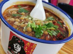 特色红烧牛肉面-胖胖板凳面