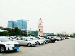 场地-奥特莱斯停车场