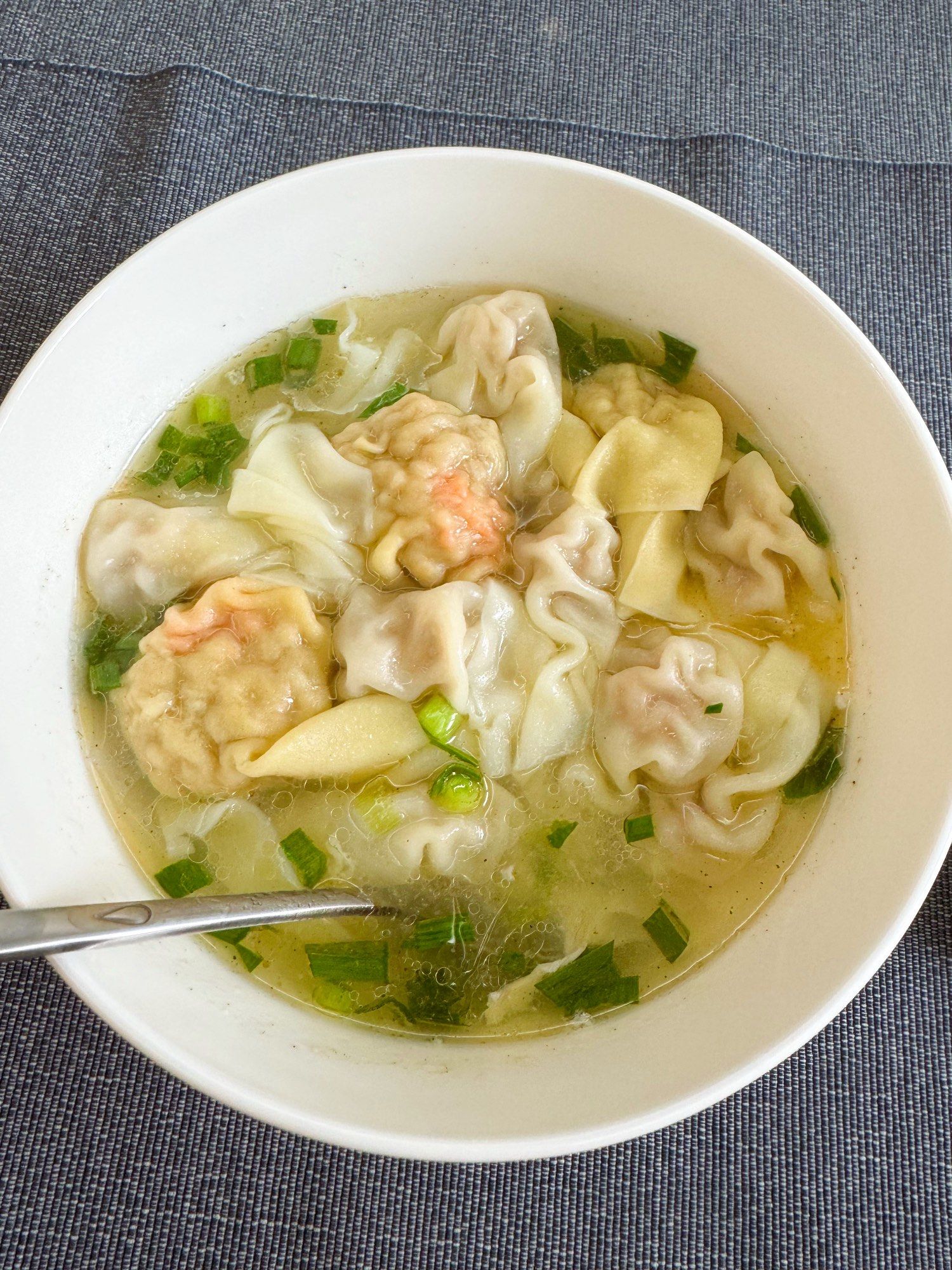 我喜欢吃蟹籽鲜虾云吞,吃馄饨搭上两颗,完美!