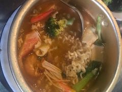 铝锅辛拉面-马路牙子烧烤音乐酒馆(望京店)