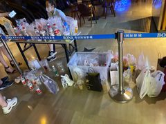 被挡在门外的饮料-博纳国际影城IMAX(中央大道店)