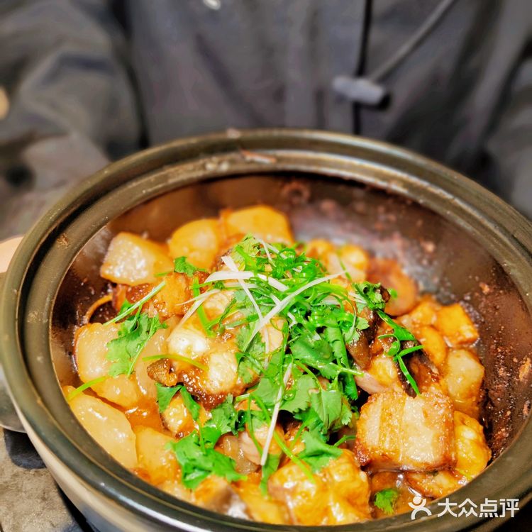 这家金凤来仪粤菜馆位于two itc二楼,环境典雅大