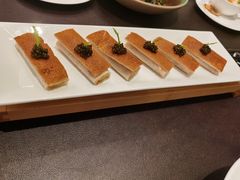 鱼子酱配脆皮烤乳猪-广州文华东方酒店·江-由辉师傅主理