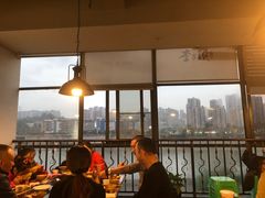 靠窗位-李子坝梁山鸡(李子坝大鸡哥店)