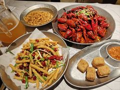 -巴厘龙虾·榜首油焖大虾(音乐学院·沿江酒馆店)