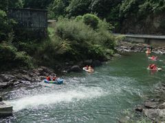 -安吉龙王山峡谷漂流