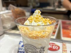 嘎吱嘎吱酸奶冰淇淋-OUR Bakery(中海环宇荟店)