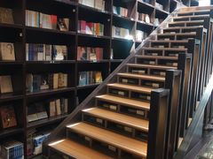 -钟书阁(松江泰晤士小镇店)