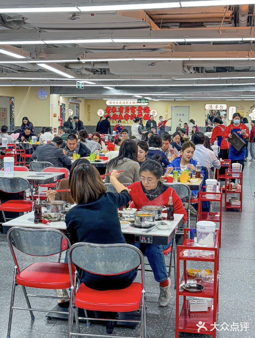 可算吃上朱富贵了!工作日人也是真的多