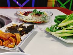 -雪乡人家东北菜·铁锅炖一切(高斯路店)