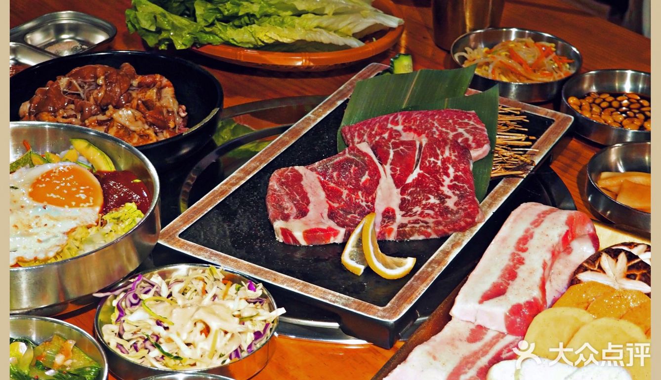 吃肉吃得贼过瘾🤤这家烤肉店竟🈶️1m厚五花…