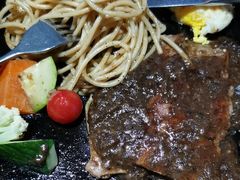 -豪客嘉族·麦尼顿西餐厅(乐福天下店)