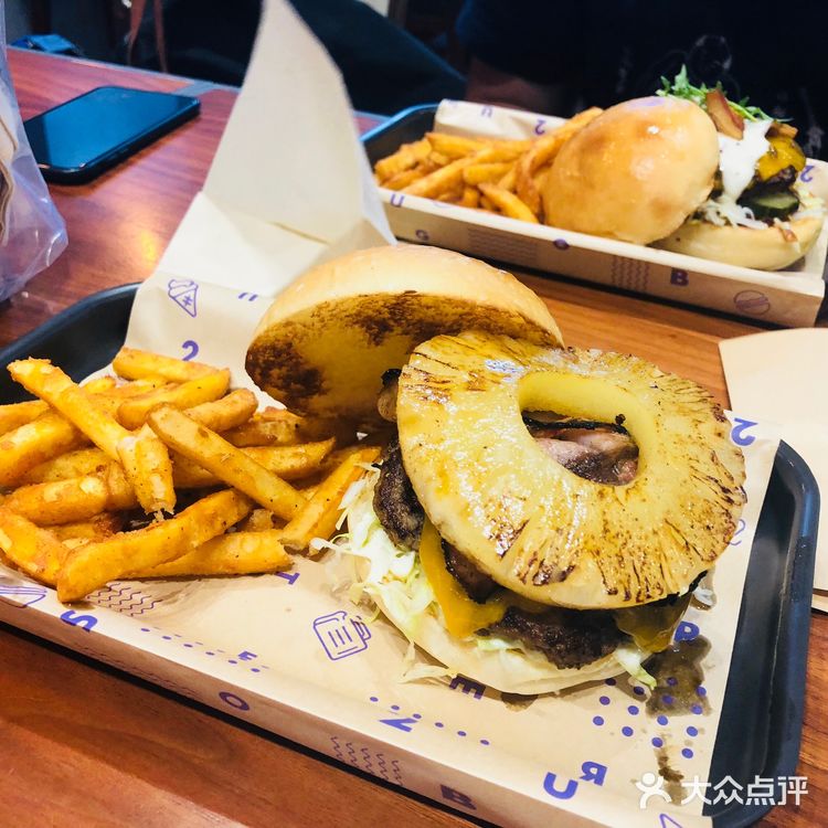 #刁口评分4.5🌟🌟🌟🌟 汉堡多大，嘴巴长大#