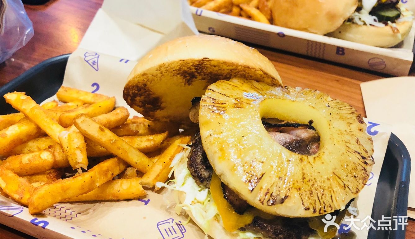 #刁口评分4.5🌟🌟🌟🌟 汉堡多大，嘴巴长大#