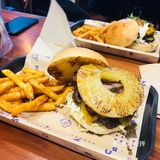 #刁口评分4.5🌟🌟🌟🌟 汉堡多大，嘴巴长大#