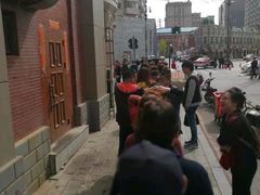 节假日去永远排队-老杨家熟食店