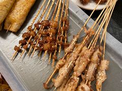 -何妹湿辣牛肉·粤式烧烤砂煲(桂雅路店)