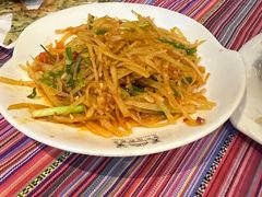 -香巴拉云南餐厅(华莱坞店)