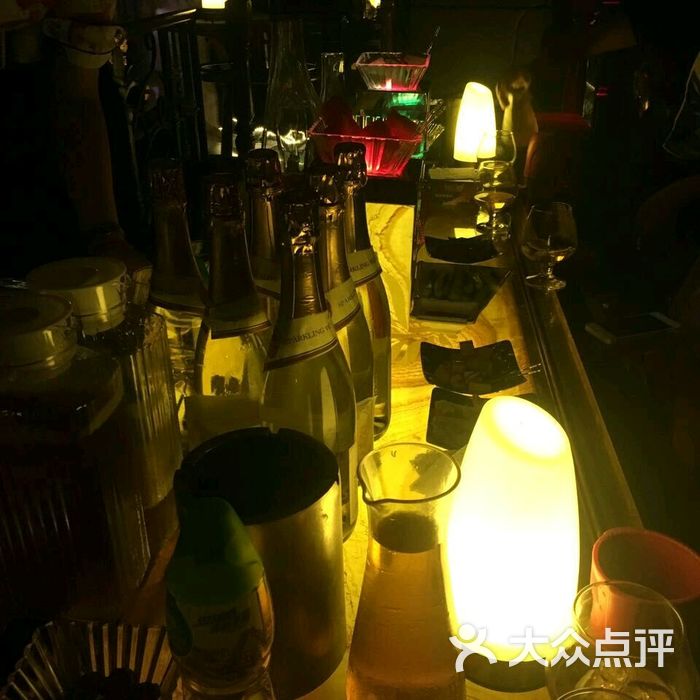 阿曼尼酒吧