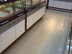 面包甜点陈列柜-东南饼庄(南昌市卫生学校住宅区店)