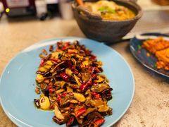 野芫荽炒牛肝菌-半山腰·云南菜(侨福芳草地店)