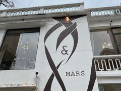 -Mark&Mars Restaurant