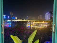 -芭黎人江景轻奢酒店(告庄西双景星光夜市店)