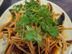 皮蛋拌馓子-靓靓蒸虾(中山公园店)