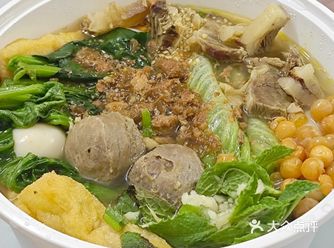  「生烫牛腩拼牛肉丸面」 热量 ️ 牛腩+牛肉丸+菠