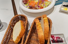 Garlic Bread with Butter Jam